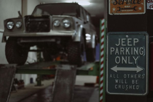 Quels outils nécessaires pour un dépannage d'urgence en cas de panne sur la route ?